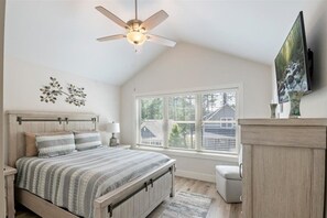 3 bedrooms, desk, free Internet