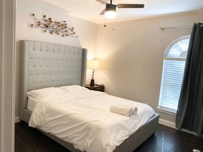 4 bedrooms, iron/ironing board, WiFi, bed sheets