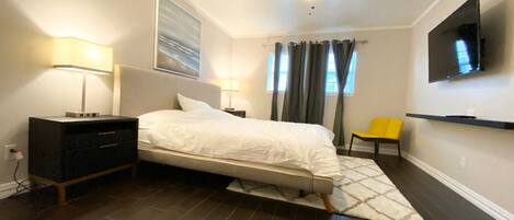 4 bedrooms, iron/ironing board, WiFi, bed sheets