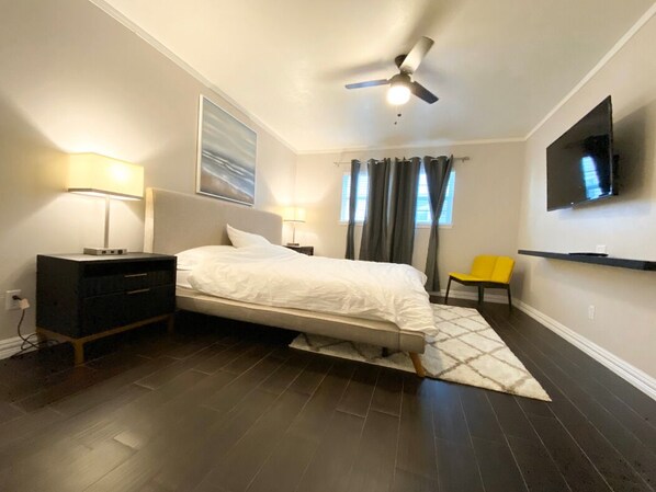 4 bedrooms, iron/ironing board, WiFi, bed sheets