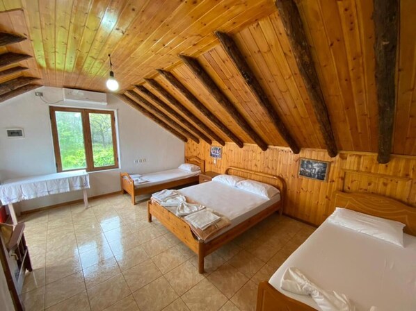 Minibar, individually decorated, individually furnished, desk