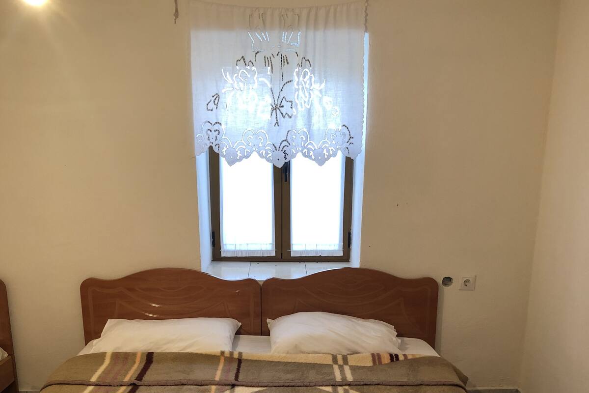 Chambre quadruple de base | Minibar, bureau, système d’insonorisation, accès au Wi-Fi (inclus)
