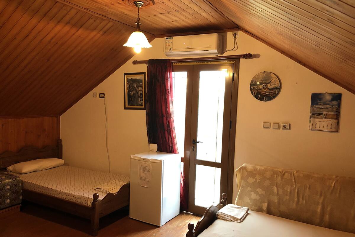 Chambre économique | Minibar, bureau, système d’insonorisation, accès au Wi-Fi (inclus)