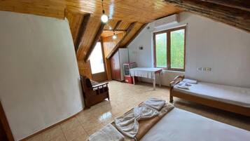 Minibar, individually decorated, individually furnished, desk