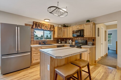 Rustic Estes Park Home w/Private Hot Tub