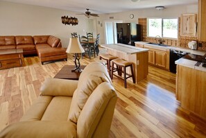 電視、DVD 播放機、影像庫