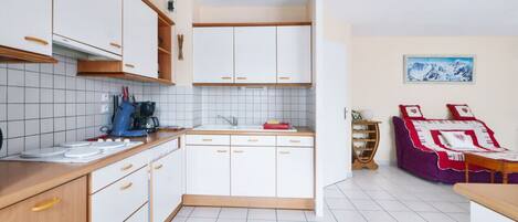 ثلاجة، ميكروويف، فرن، غسالة أطباق