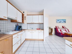 Kjøleskap, mikrobølgeovn, ovn og oppvaskmaskin