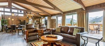 3 Bedroom W/ Mountain Views! 