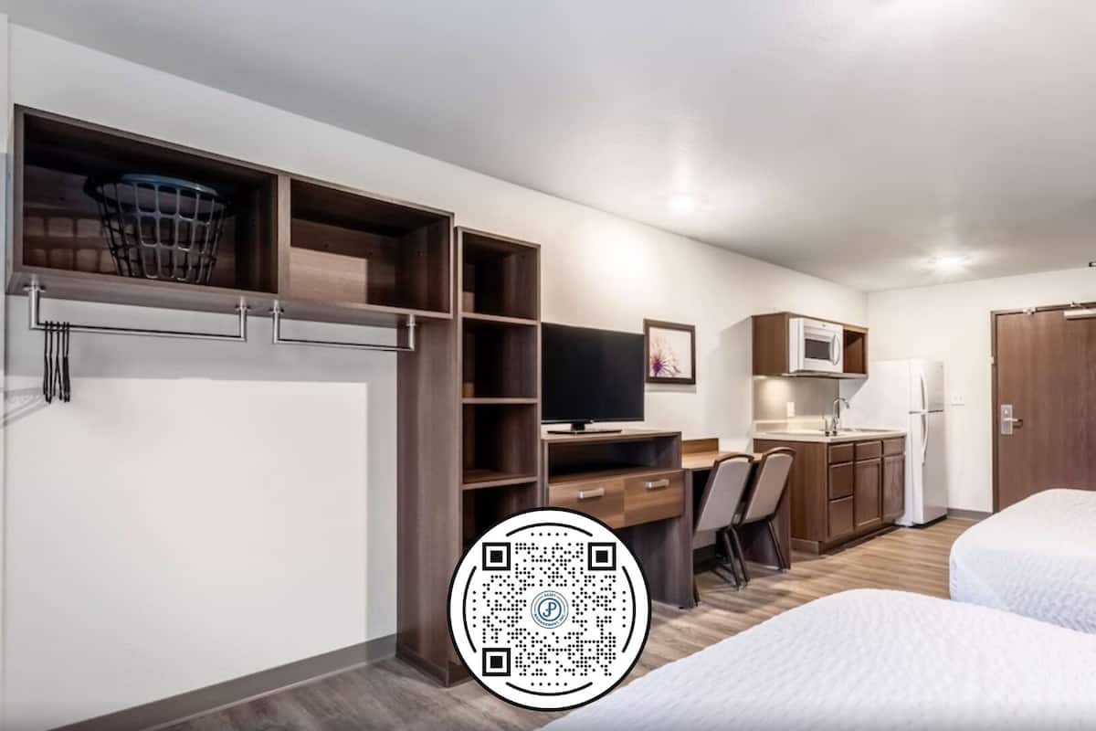 Habitación estándar, 2 camas Queen size, para no fumadores (Desk) | Ropa de cama de alta calidad y escritorio