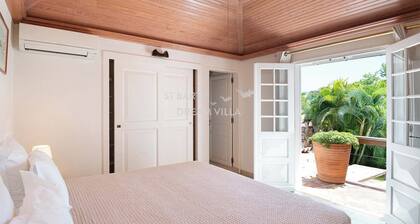 House 2 steps from Eden Rock (2 bedrooms)