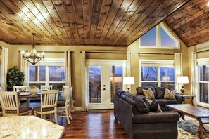 暖炉、テーブルサッカー台