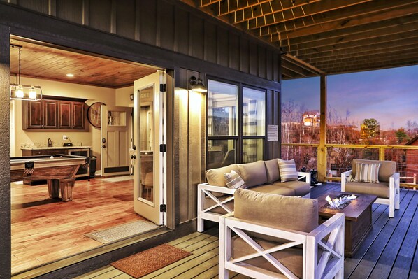 暖炉、テーブルサッカー台