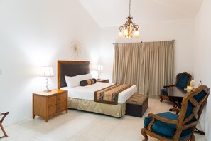 Habitación, 1 cama de matrimonio grande (2nd floor) | 筆電工作空間、熨斗/熨衣板、免費無線上網、床單