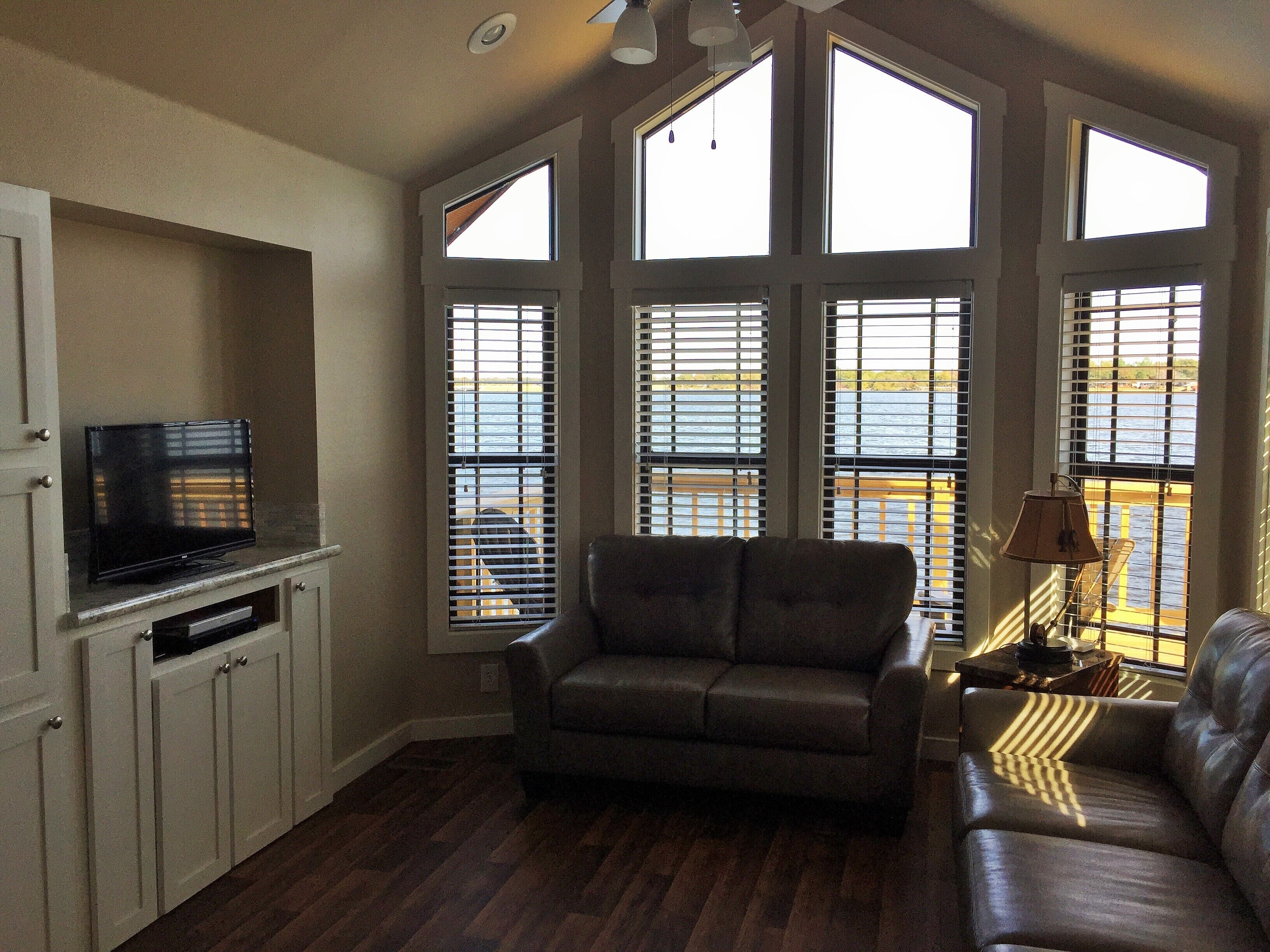 signature cottage, lake view | living area