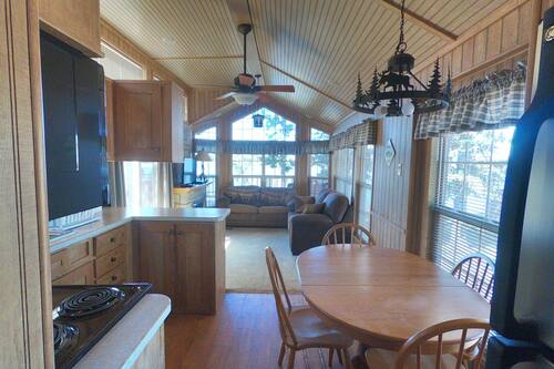 Signature Cottage, Lake View | In-room dining