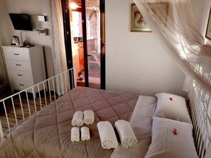 2 bedrooms, in-room safe, iron/ironing board, WiFi - Cottage for 2+2 with Ofuro Tubs & Sauna Spa all inclusive (Castelplanio)