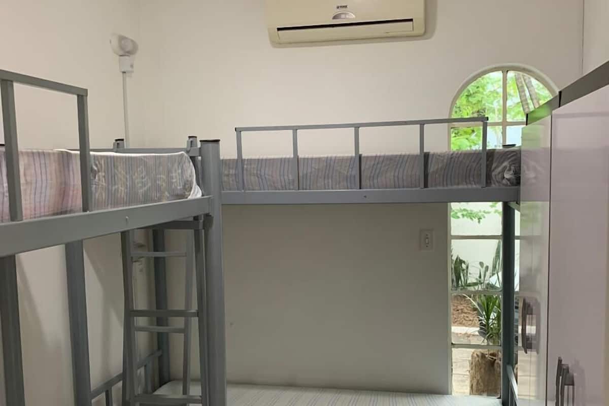 Habitación básica | 9 habitaciones, tabla de planchar con plancha y wifi gratis
