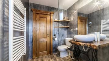 Shower, hair dryer, towels, shampoo
