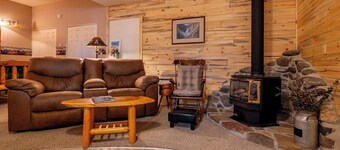 Trail's End- couples retreat close to downtown