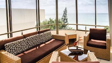 Apartamento familiar, vistas a la playa | Interior