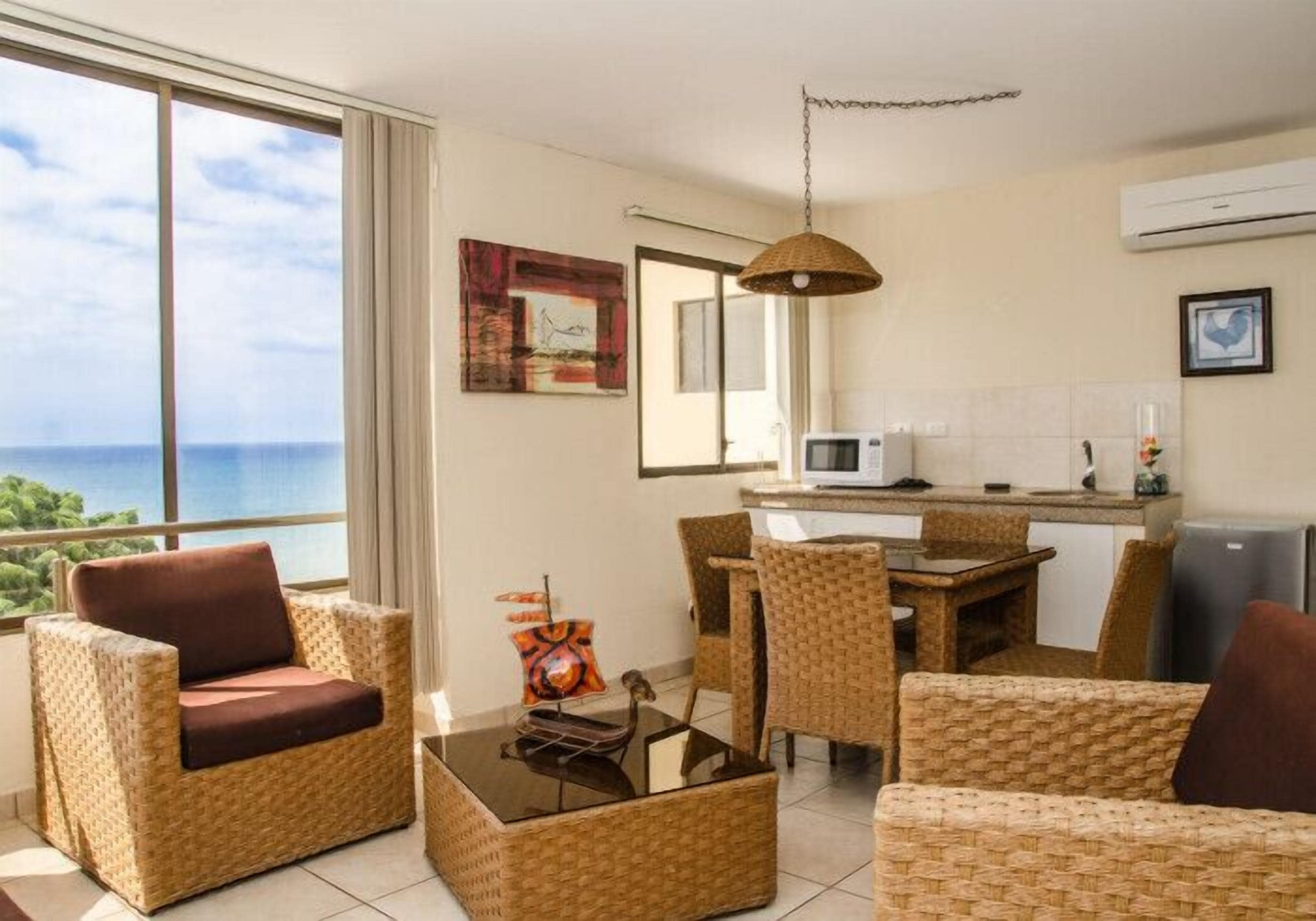 Family Apartment, Beach View | Living area