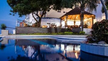 Outdoor pool, pool umbrellas, sun loungers