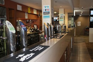 2 bar/ruang istirahat
