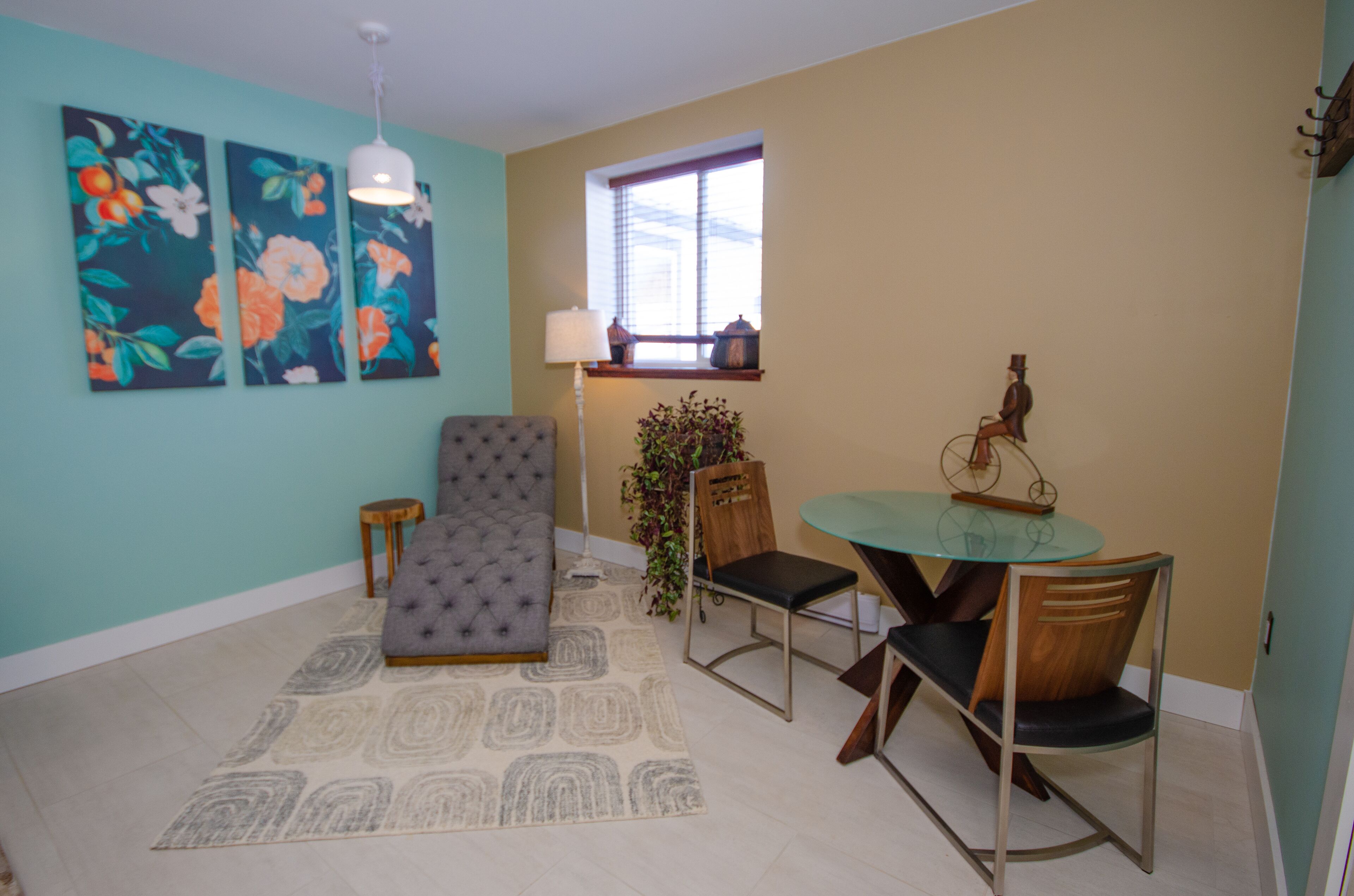 romantic suite, 1 king bed, kitchenette, ground floor (barlow) | living area | 50-inch led tv with cable channels, tv, netflix