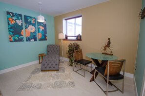 Romantic Suite, 1 King Bed, Kitchenette, Ground Floor (Barlow) | Living area | 50-inch LED TV with cable channels, TV, Netflix - Tobacco Warehouse Inn (Soldiers Grove)