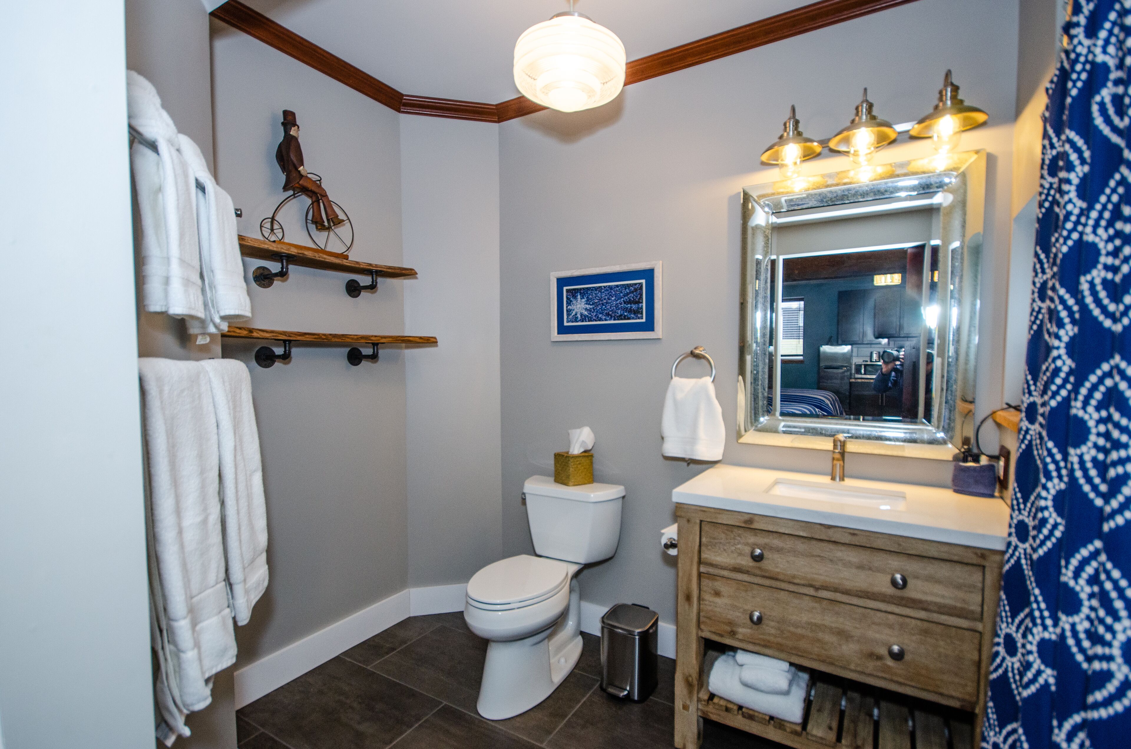 elite suite, 2 bedrooms, kitchenette, ground floor | bathroom | combined shower/bathtub, designer toiletries, hair dryer, towels