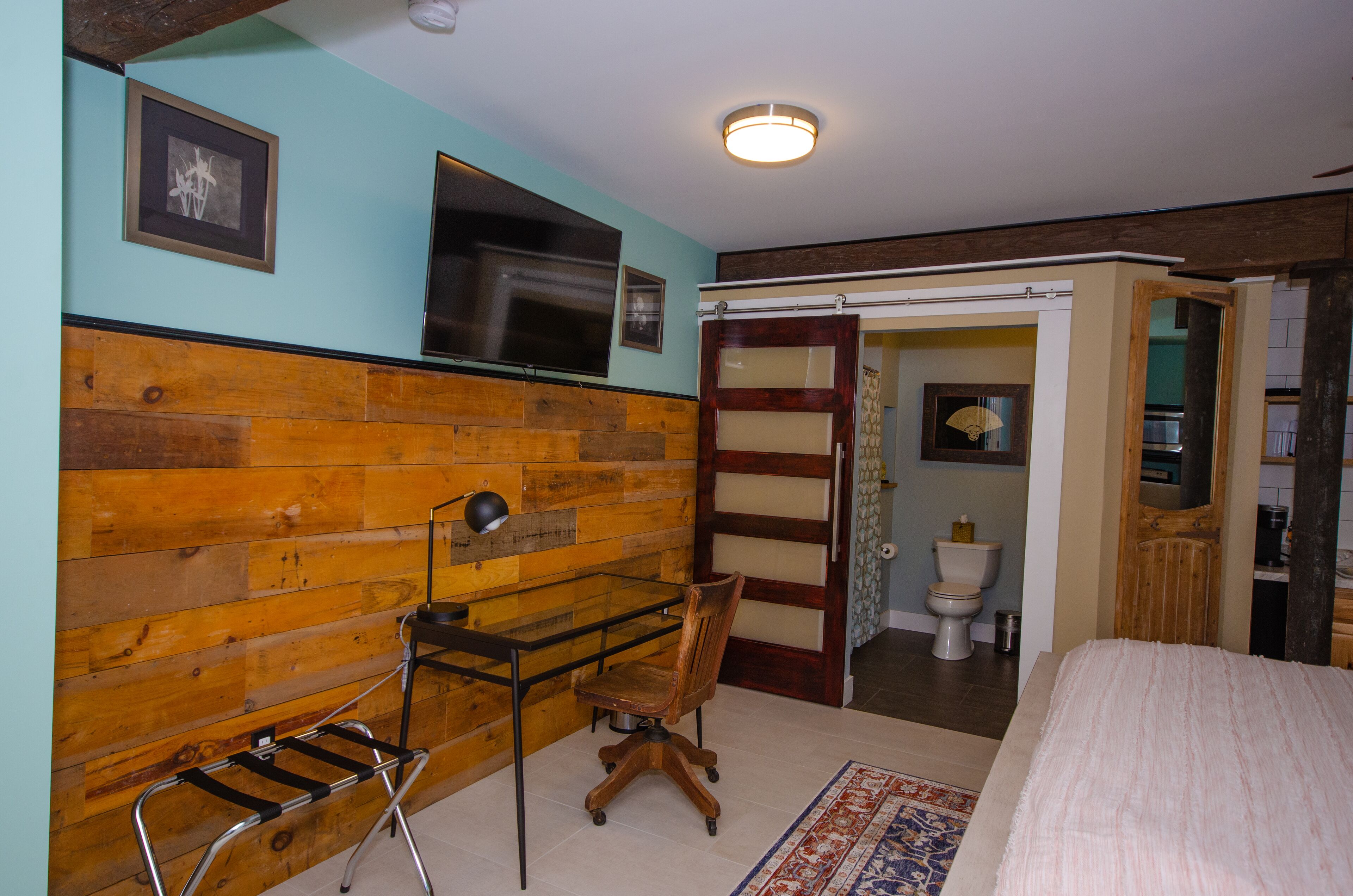 romantic suite, 1 king bed, kitchenette, ground floor (barlow) | 1 bedroom, egyptian cotton sheets, premium bedding, pillow-top beds