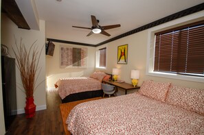 Presidential Suite, 2 Queen Beds, Kitchen, Ground Floor (Davenport) | Egyptian cotton sheets, premium bedding, pillowtop beds - Tobacco Warehouse Inn (Soldiers Grove)
