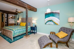 Elite Suite, 2 Bedrooms, Kitchenette, Ground Floor | Egyptian cotton sheets, premium bedding, pillowtop beds - Tobacco Warehouse Inn (Soldiers Grove)