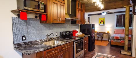 Presidential Suite, 2 Queen Beds, Kitchen, Ground Floor (Davenport) | Private kitchen