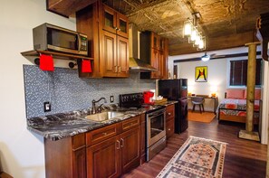 Presidential Suite, 2 Queen Beds, Kitchen, Ground Floor (Davenport) | Private kitchen | Microwave, coffee/tea maker, toaster, cookware/dishes/utensils - Tobacco Warehouse Inn (Soldiers Grove)