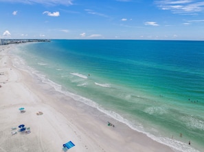 Beach nearby, sun loungers, beach towels - Sun-Soaked & Relaxing Gem ~ Steps to Beach ~ Pool! (Siesta Key)