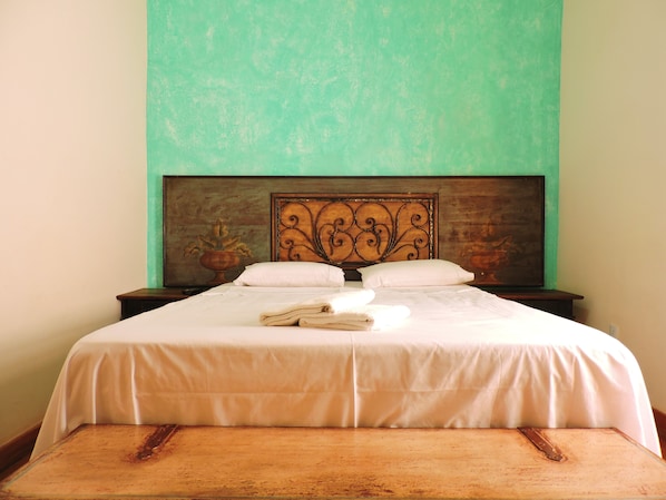 Free WiFi, bed sheets