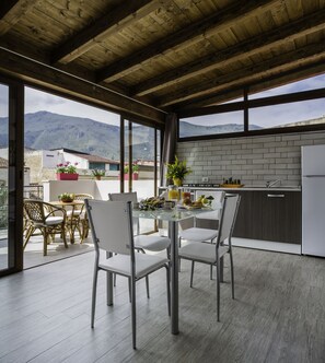 Dining - Large apartment with air conditioning, Wi-Fi 3 bedrooms 3 bathrooms sleeps 11 (Carini)