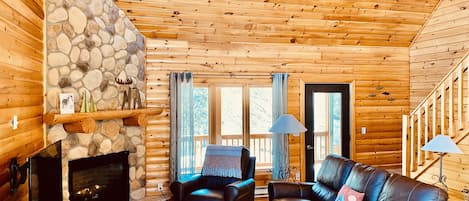 Smart-TV, Kamin, DVD-Player, Bücher