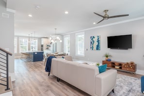 Flat-screen TV, video-game console, table tennis - 113 Custom Sandcastle, Pool, Hot Tub, Kids Suite (Hilton Head Island)