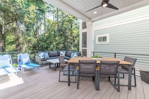 Outdoor dining - 113 Custom Sandcastle, Pool, Hot Tub, Kids Suite (Hilton Head Island)