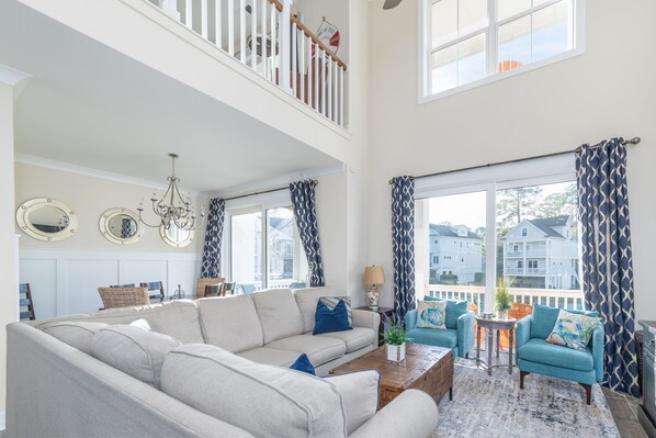 Flat-screen TV, table tennis