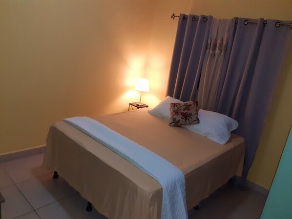 Quarto standard | Fachada da propriedade à noite