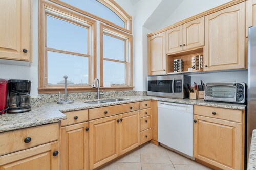 7016- Caribbean Queen, Spacious Pet-Friendly Oceanfront Oasis in Rodanthe