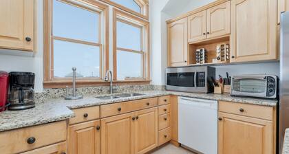 7016- Caribbean Queen, Spacious Pet-Friendly Oceanfront Oasis in Rodanthe