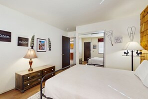 3 bedrooms, iron/ironing board, Internet, bed sheets