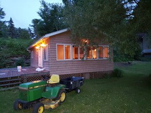 Exterior -  Waterfront cottage with a beautiful view (Hammond)