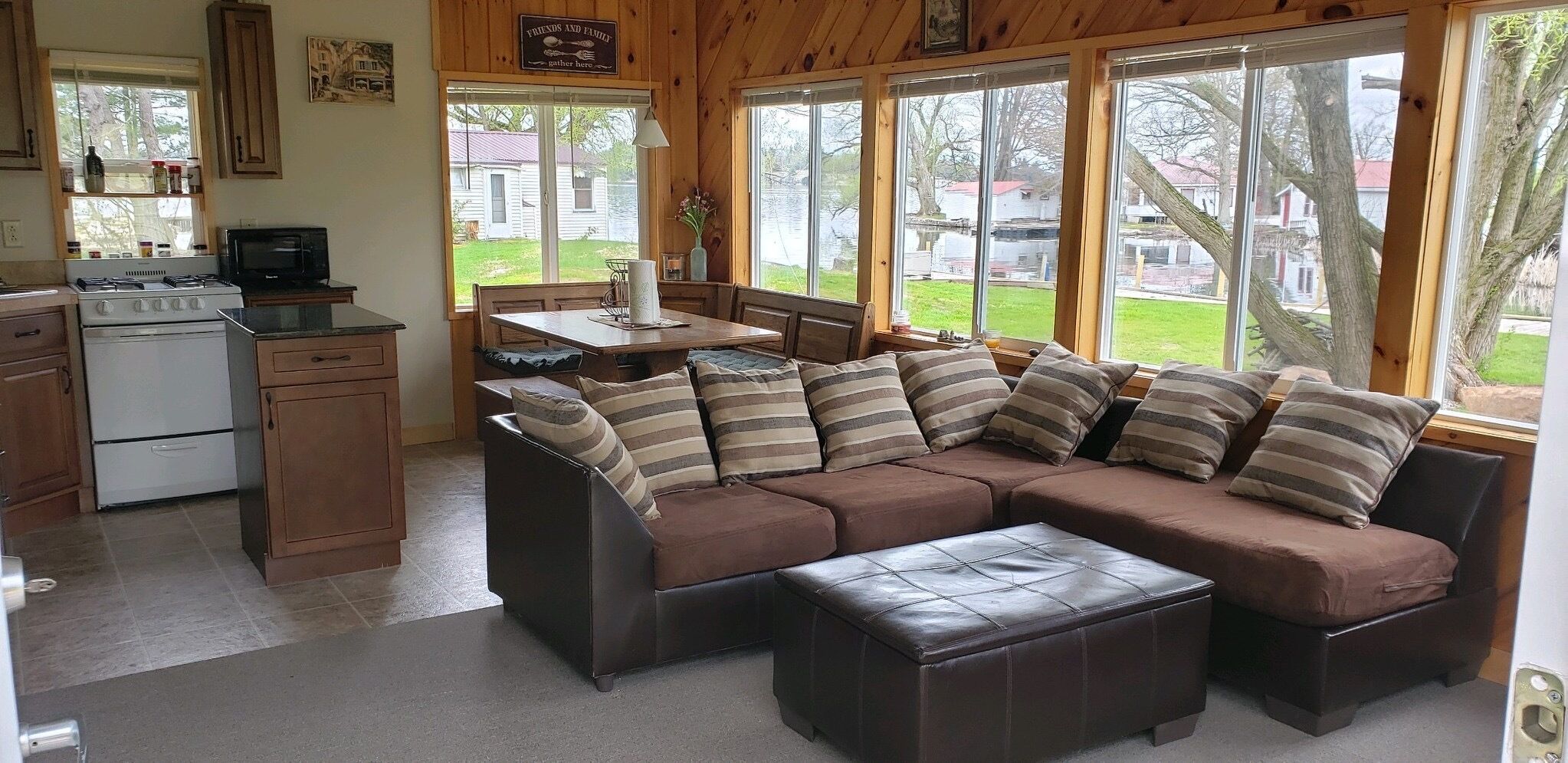 Smart TV, fireplace, DVD player, stereo