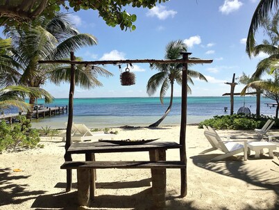 Las Amapolas - Beachfront Paradise - King Bed + A/C (1B Upper Unit)